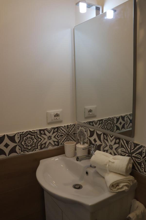 U Cuttigghiu Apartment คาตาเนีย ภายนอก รูปภาพ